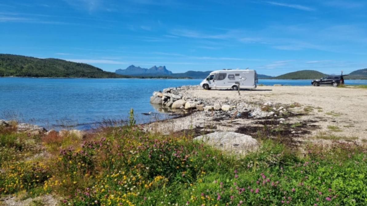 Ulvsvag Gjestgiveri Og Fjordcamping As Hotell Exteriör bild