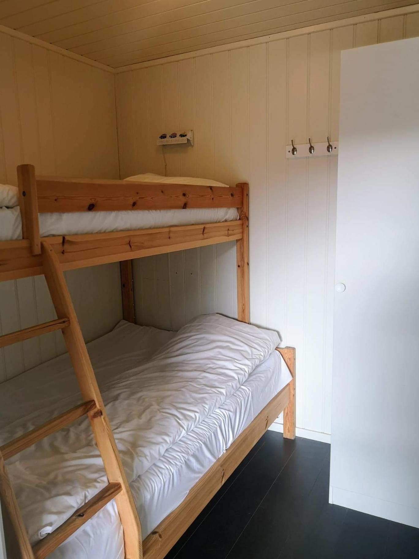 Ulvsvag Gjestgiveri Og Fjordcamping As Hotell Exteriör bild