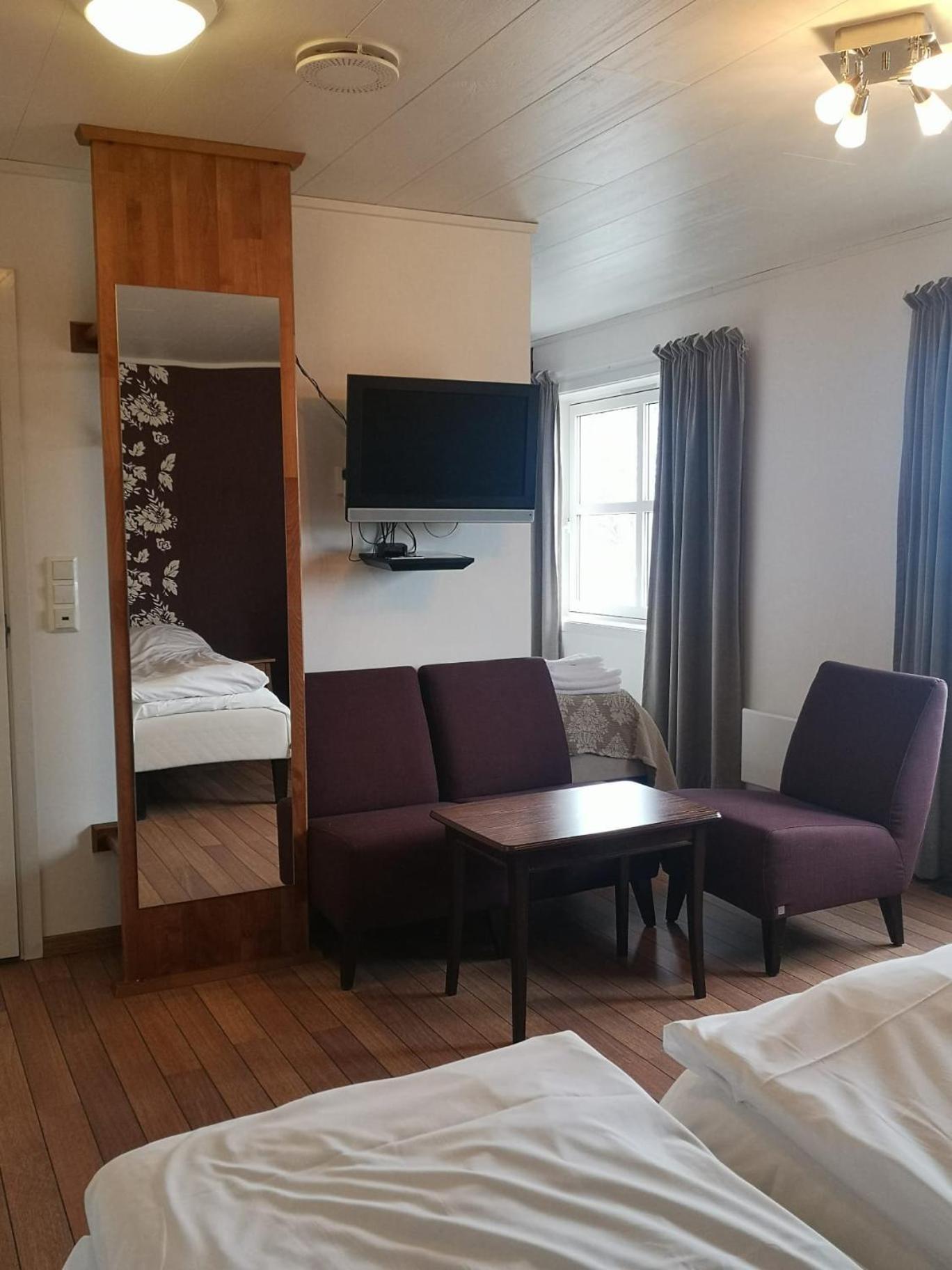 Ulvsvag Gjestgiveri Og Fjordcamping As Exteriör bild
