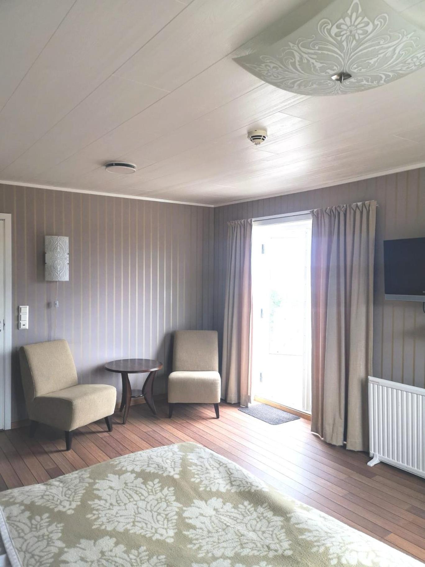 Ulvsvag Gjestgiveri Og Fjordcamping As Exteriör bild