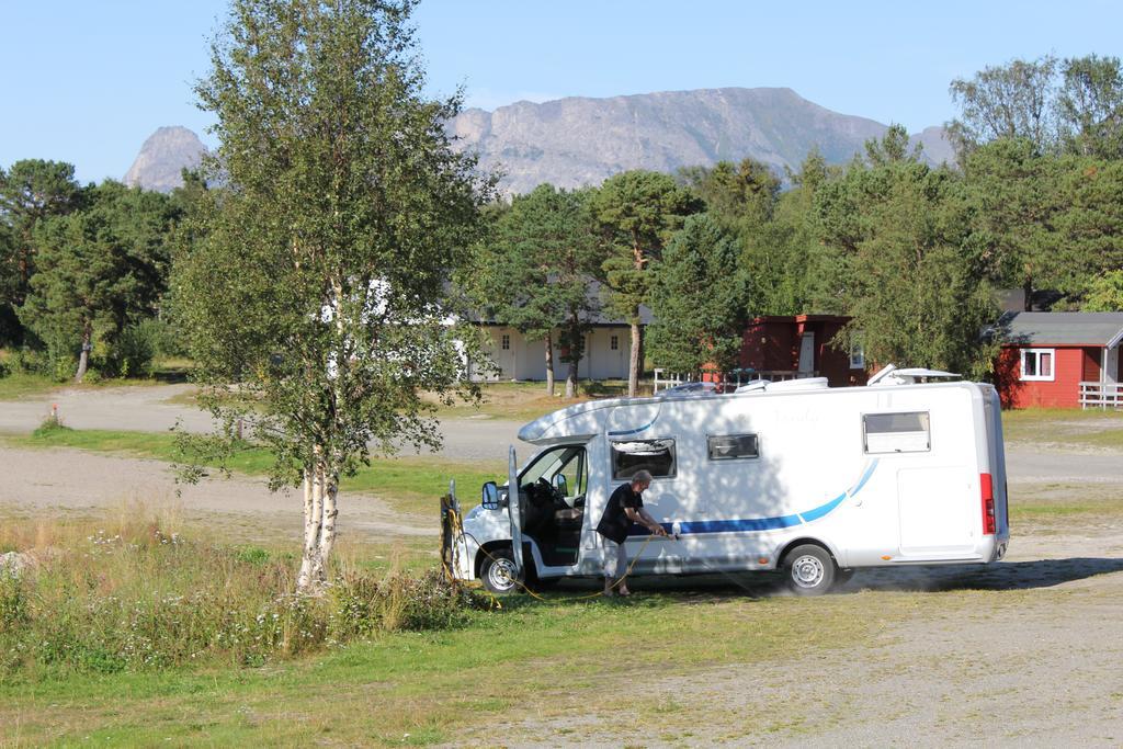 Ulvsvag Gjestgiveri Og Fjordcamping As Hotell Exteriör bild