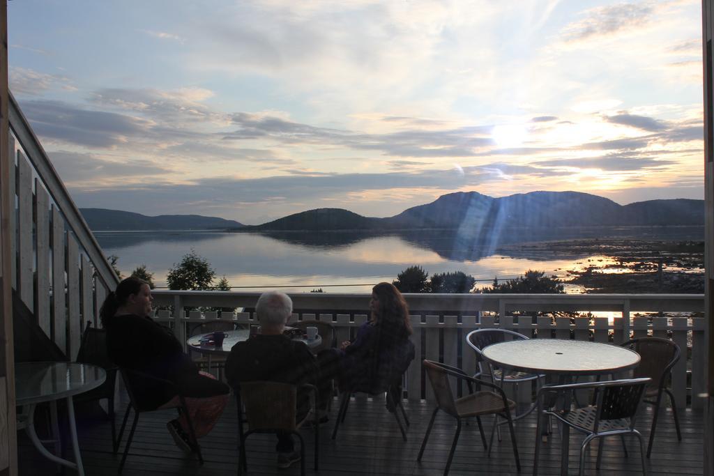 Ulvsvag Gjestgiveri Og Fjordcamping As Exteriör bild